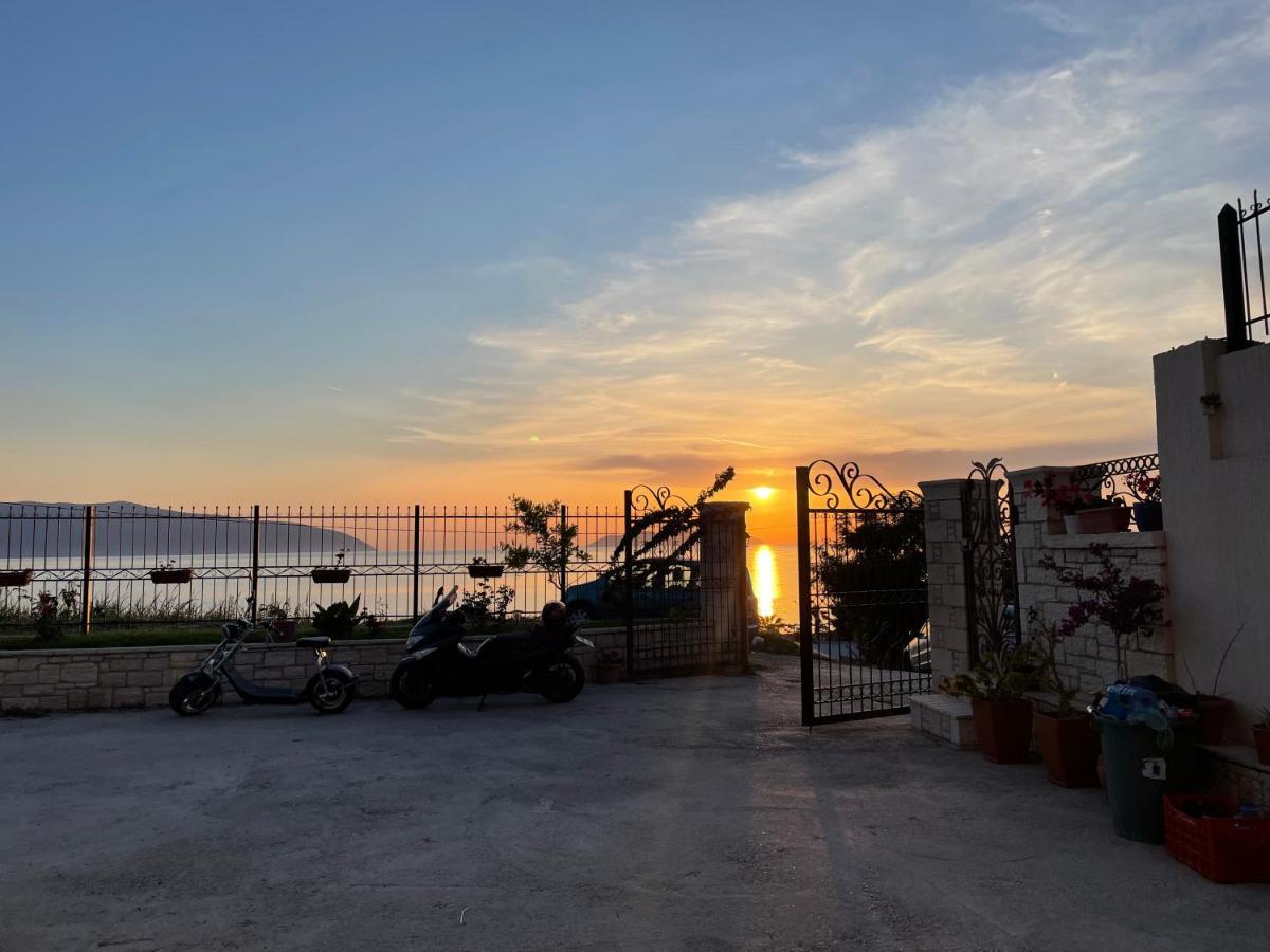 Voyage Villa Vlorë Exteriör bild