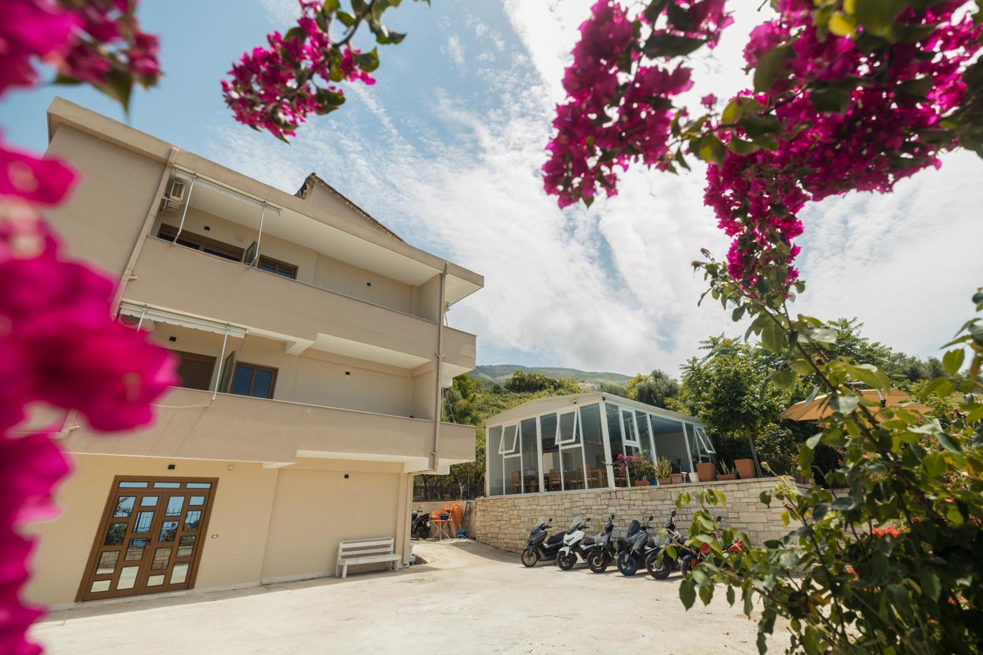 Voyage Villa Vlorë Exteriör bild