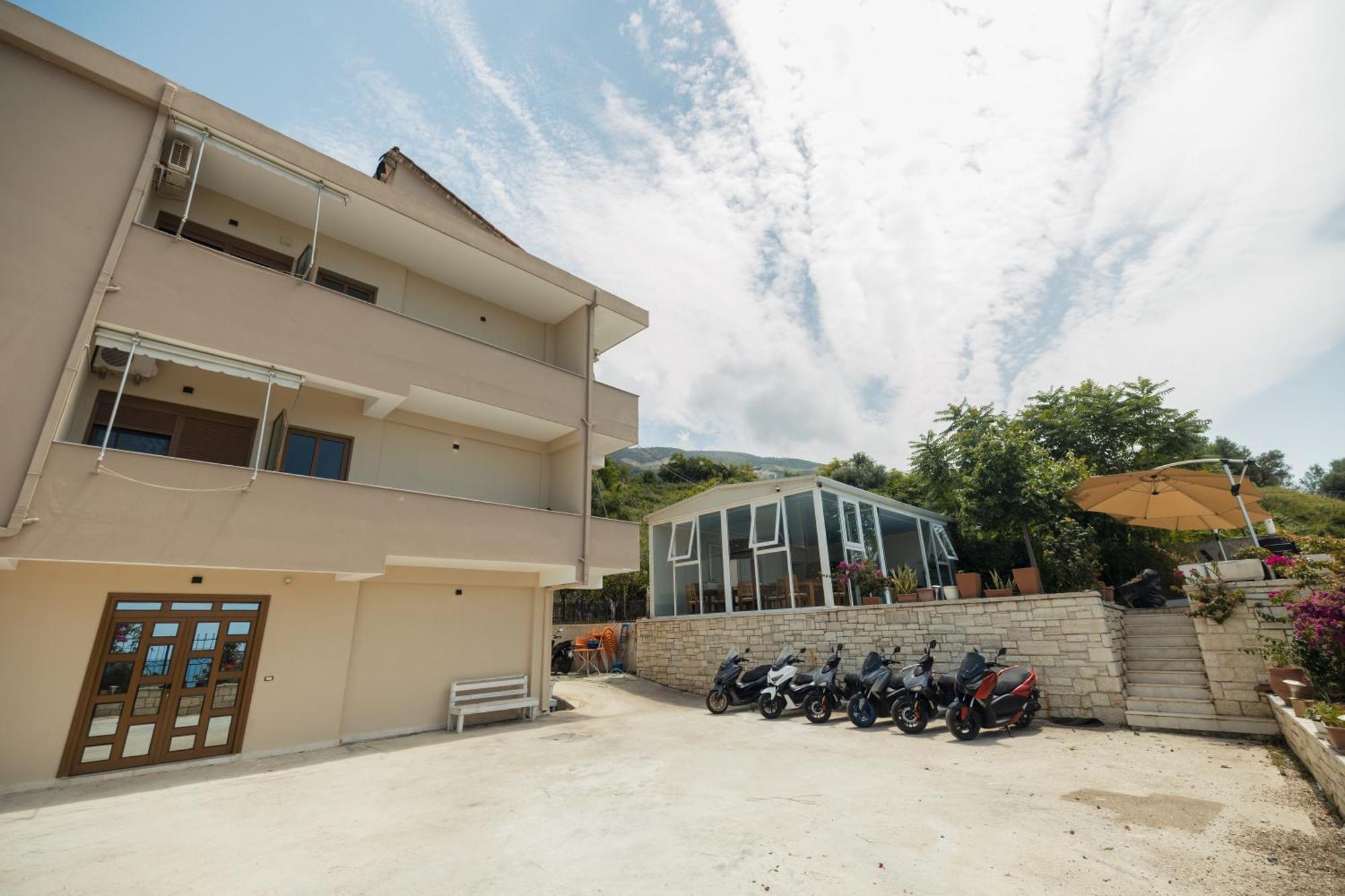 Voyage Villa Vlorë Exteriör bild
