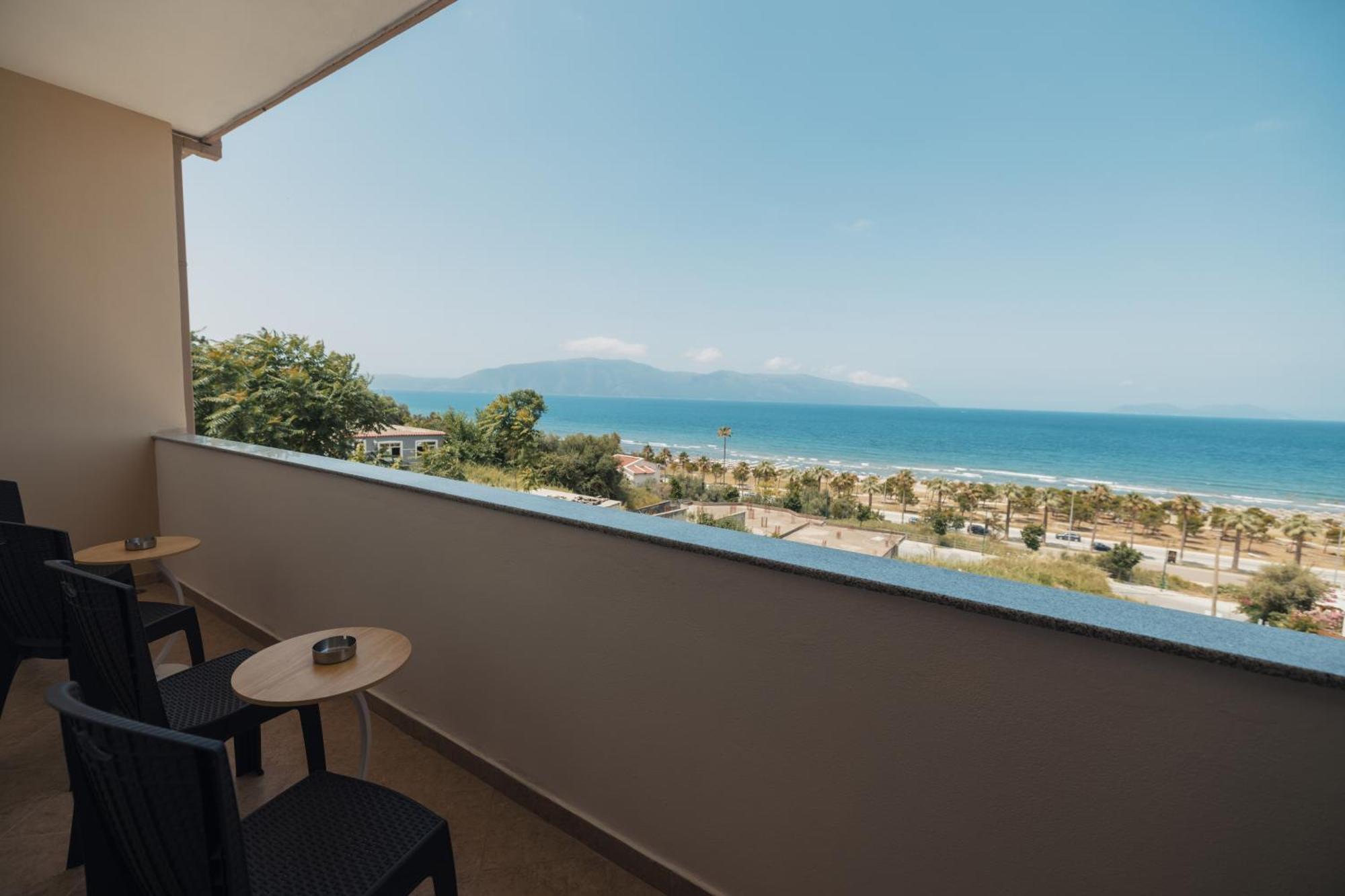 Voyage Villa Vlorë Exteriör bild