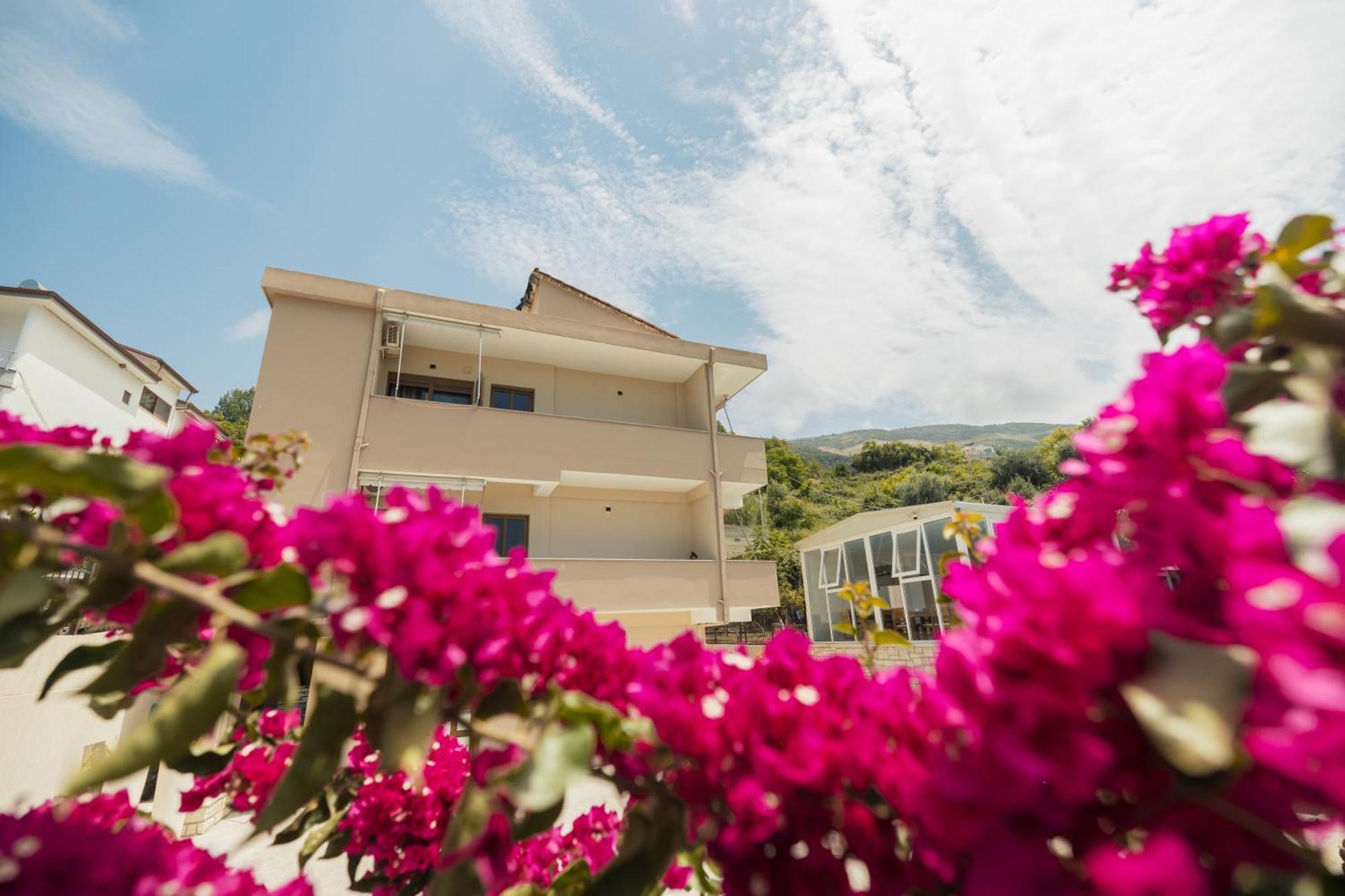 Voyage Villa Vlorë Exteriör bild