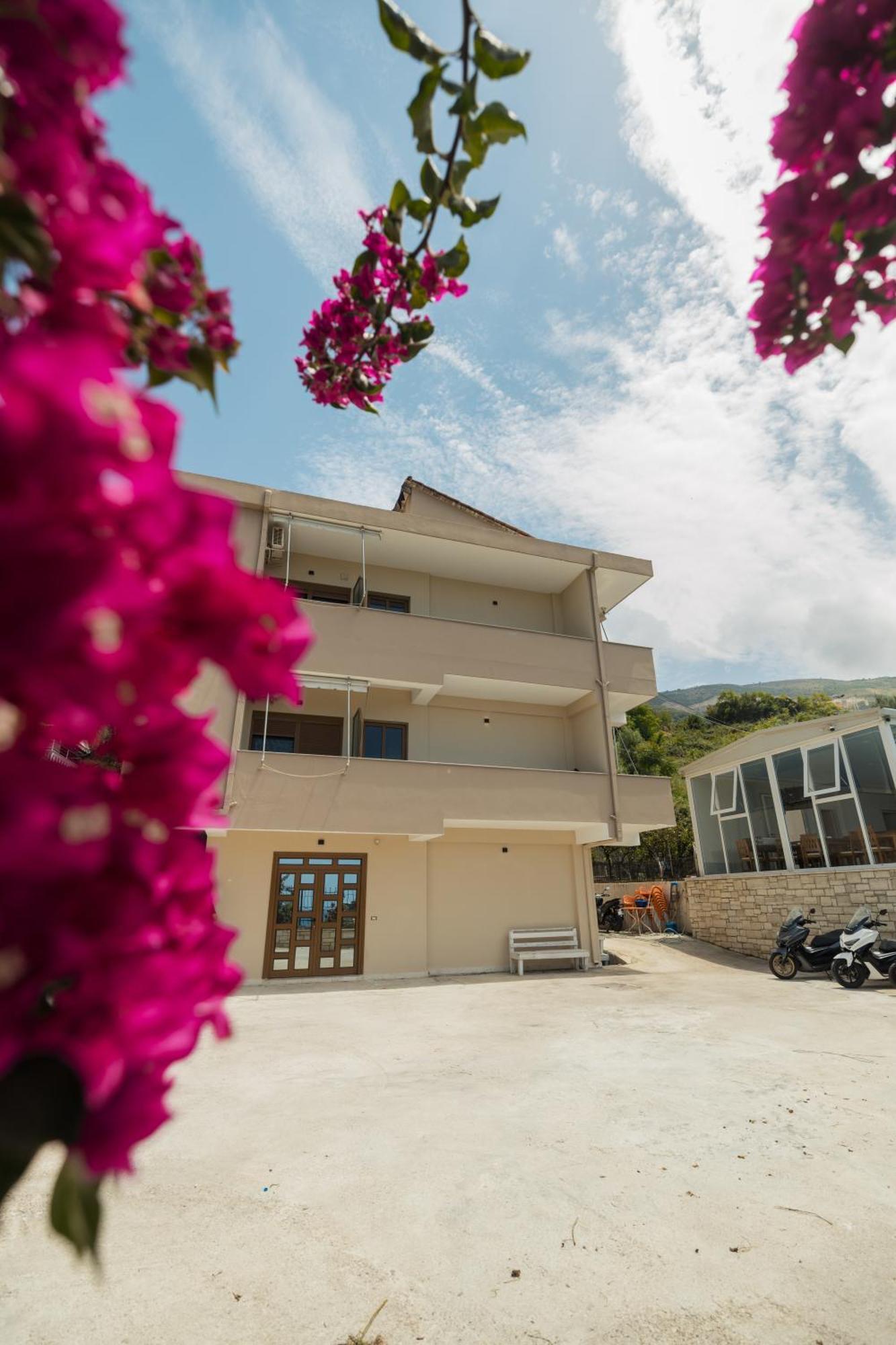 Voyage Villa Vlorë Exteriör bild