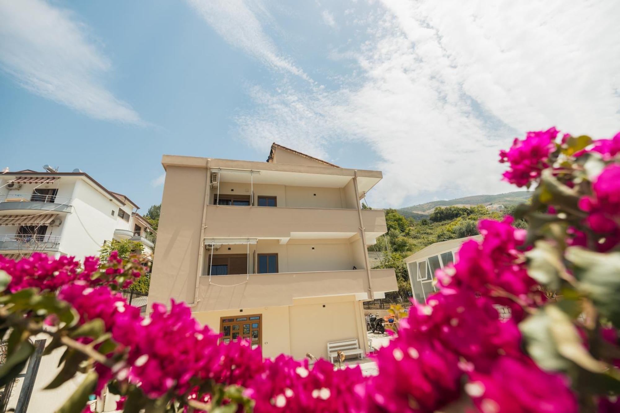 Voyage Villa Vlorë Exteriör bild