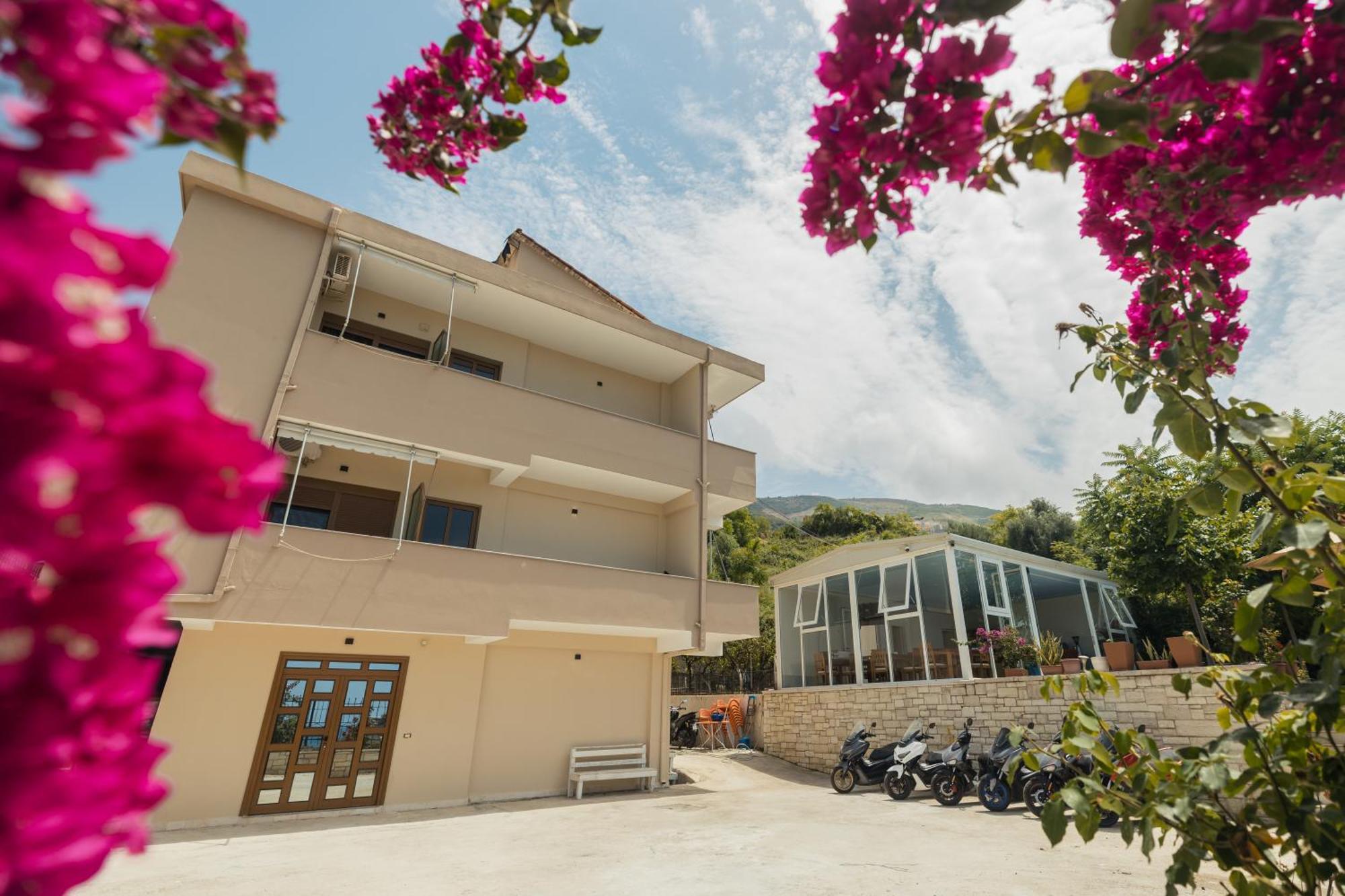 Voyage Villa Vlorë Exteriör bild